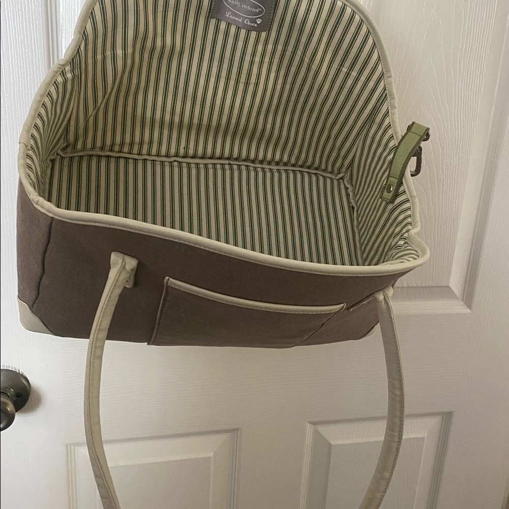 Pet carrier